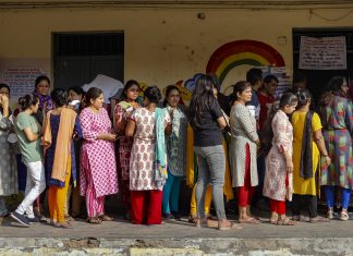 Gujarat Elections, Overall 58.70 percent voting for 93 seats in the second phase